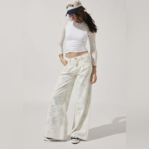 Levi's Denim - Levi's Cream Flare Wide Leg Jeans